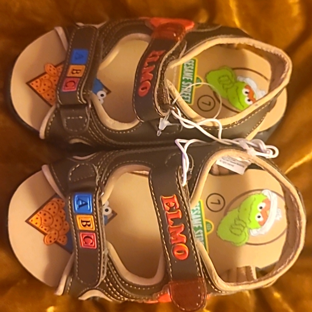 New Еlmo Sesami Street Cute Sandels for a Kid. Size 7. New Newer Worn. - Picture 2 of 6